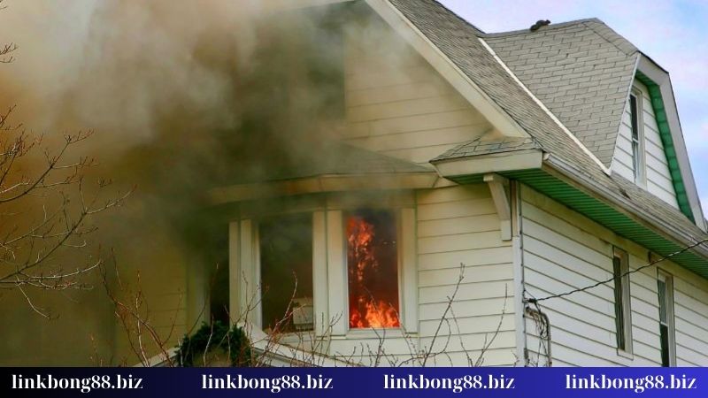 Tiết lộ "thiên cơ" - Quất con gì khi nằm mơ thấy cháy nhà? 2 Mơ thấy nhà cháy nhưng không ai bị thương là điềm báo gì?